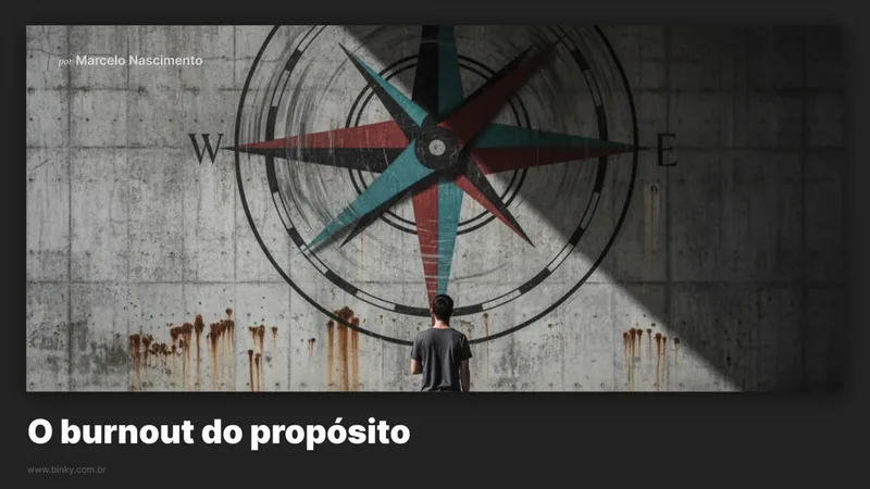 Homem diante de uma rosa dos ventos gigante pintada em parede de concreto