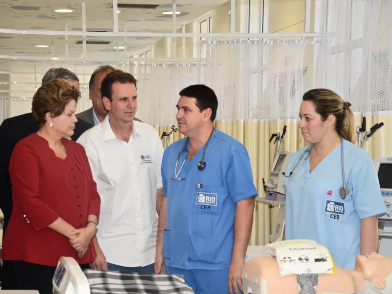Comitiva oficial em visita ao CTI humanizado do CER Leblon